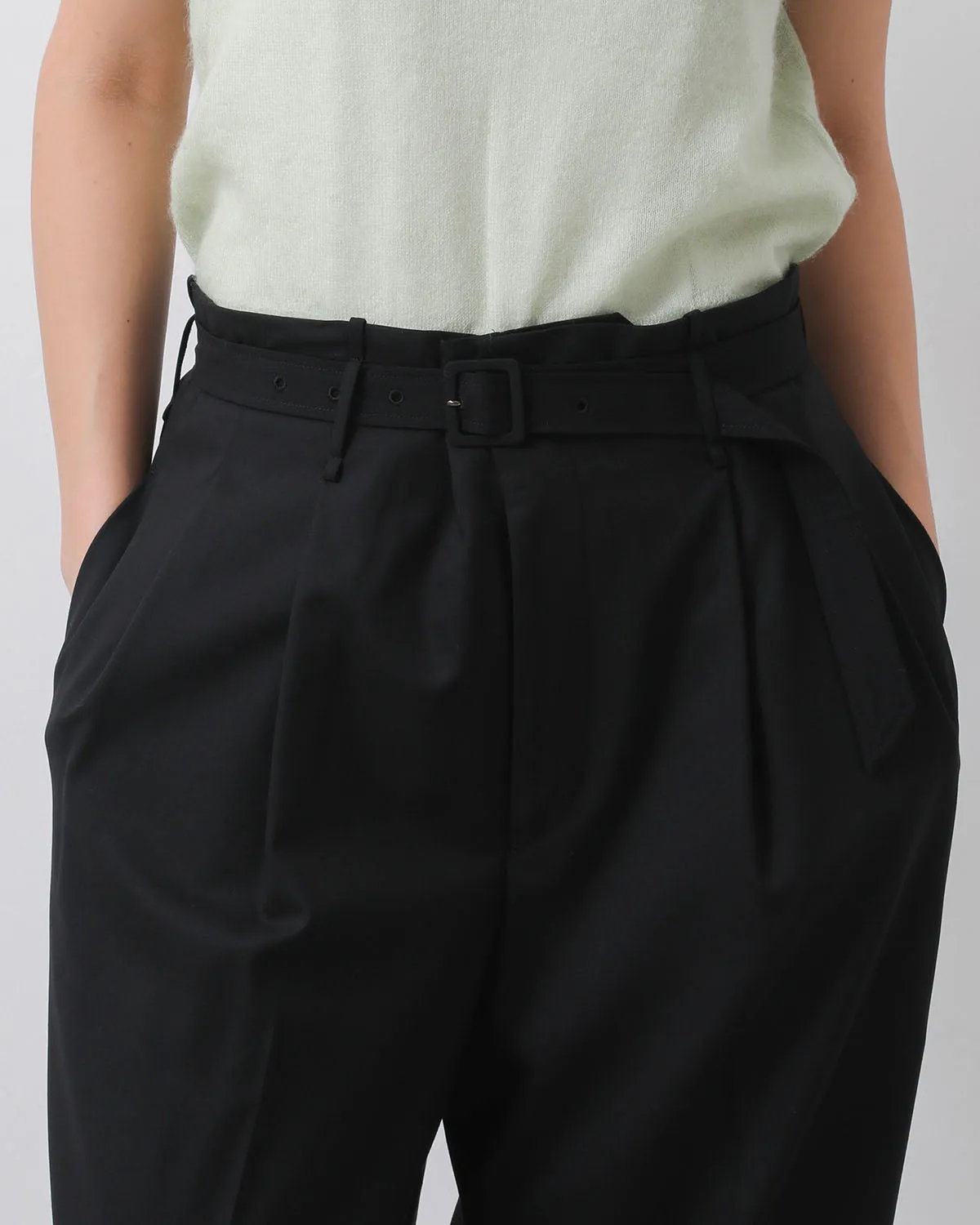 SUPER FINE TROPICAL WOOL TWO-TUCK SLACKS (WOMEN'S)