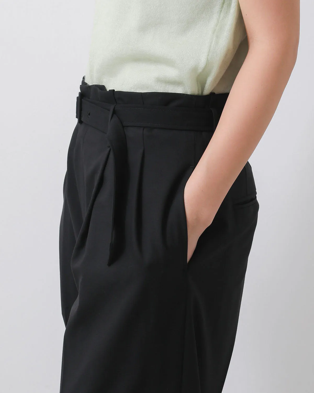 SUPER FINE TROPICAL WOOL TWO-TUCK SLACKS (WOMEN'S)