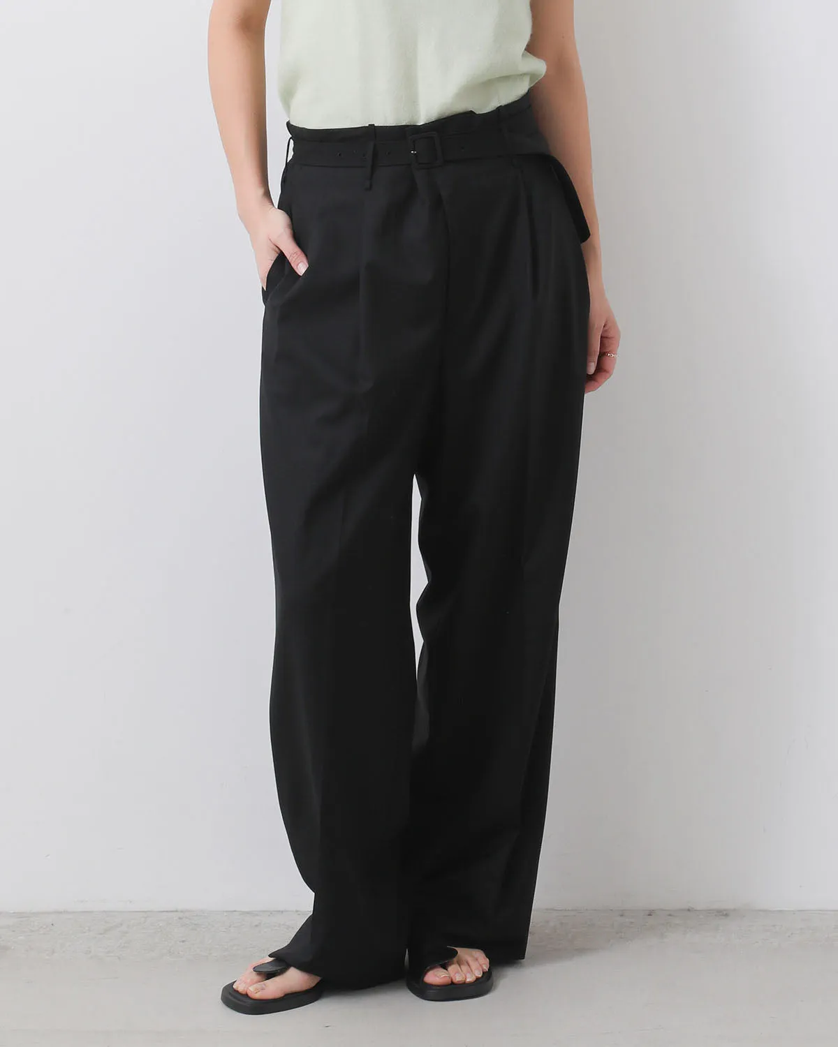 SUPER FINE TROPICAL WOOL TWO-TUCK SLACKS (WOMEN'S)
